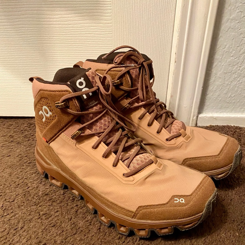Women’s Cloudridge hiking boot in Mocha/Pebble color. Size 8.5.